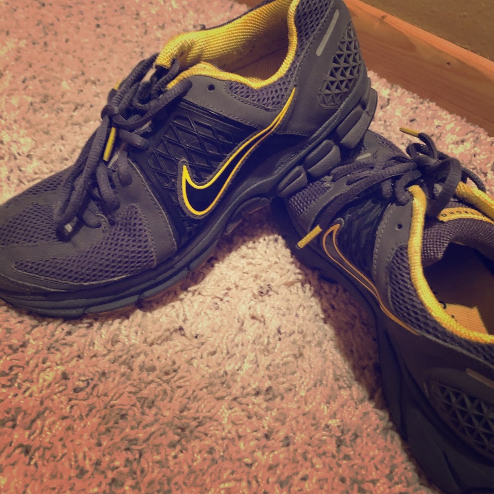 Nike Women‘a Livestrong Shoes